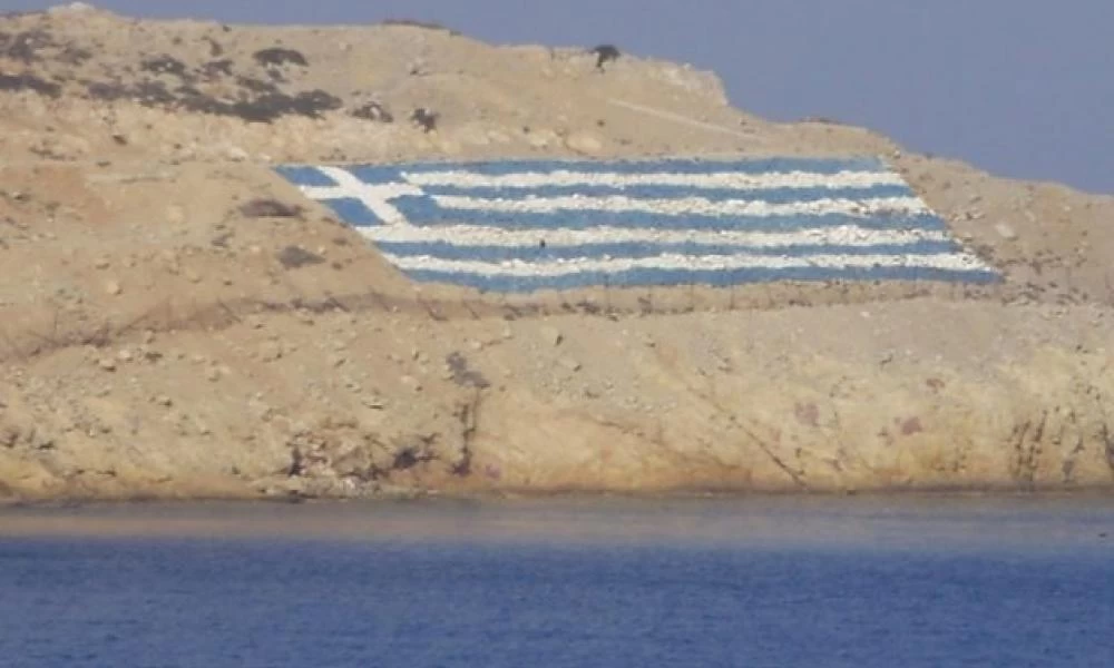 Κίνδυνος από την "μάχη της τσιπούρας"! Μετακίνησαν εξοπλισμένα UAV απέναντι από Δωδεκάνησα οι Τούρκοι;-”Βουρλίζονται” με μεγάλη ελληνική σημαία στην Καλόλιμνο